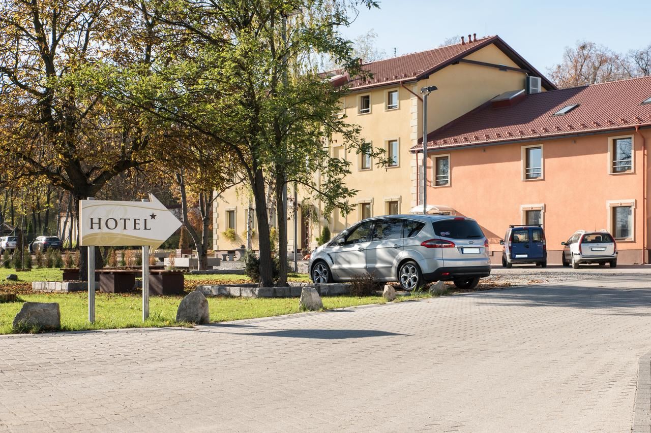 Отель HOTEL I RESTAURACJA BROCHÓW Вроцлав-7